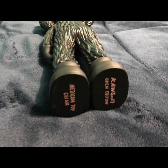 Kaws BFF Open Edition Black - Picture 3 of 3